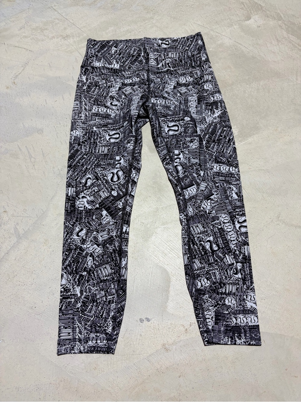 Lululemon athletica Wunder train Black & White Graphic Leggings 10